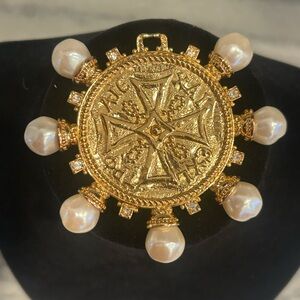 KJL for Avon Gold and Pearl Pendant